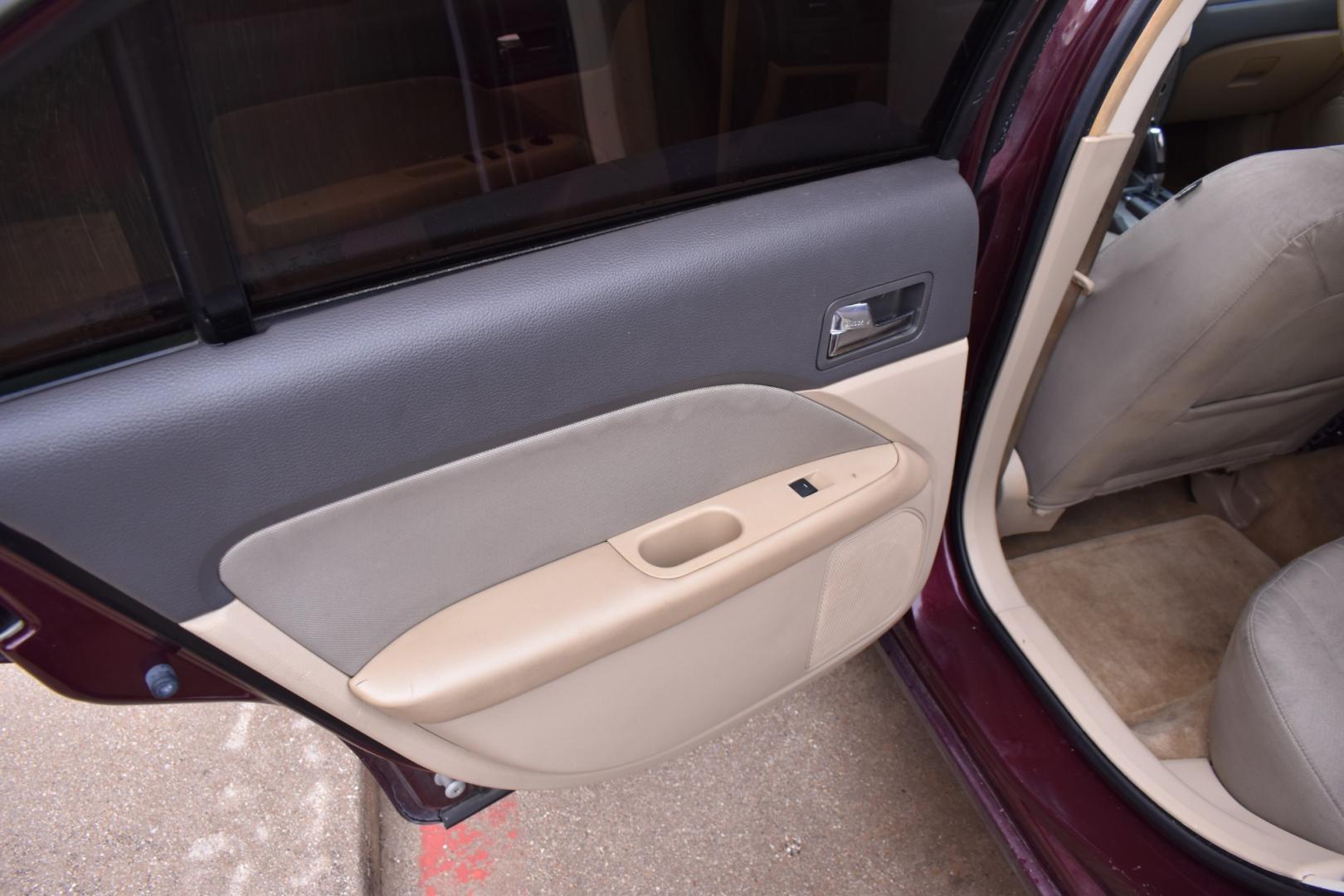 2012 Red /Gray Ford Fusion SE (3FAHP0HA0CR) with an 2.5L L4 DOHC 16V engine, 6 Speed AUTOMATIC transmission, located at 5925 E. BELKNAP ST., HALTOM CITY, TX, 76117, (817) 834-4222, 32.803799, -97.259003 - Photo#19